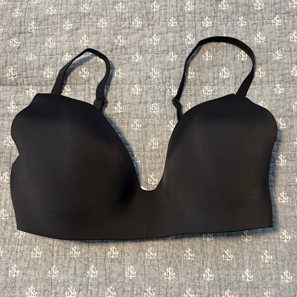 Victoria Secret T-Shirt lightly lined wireless 34DDD Black Bra